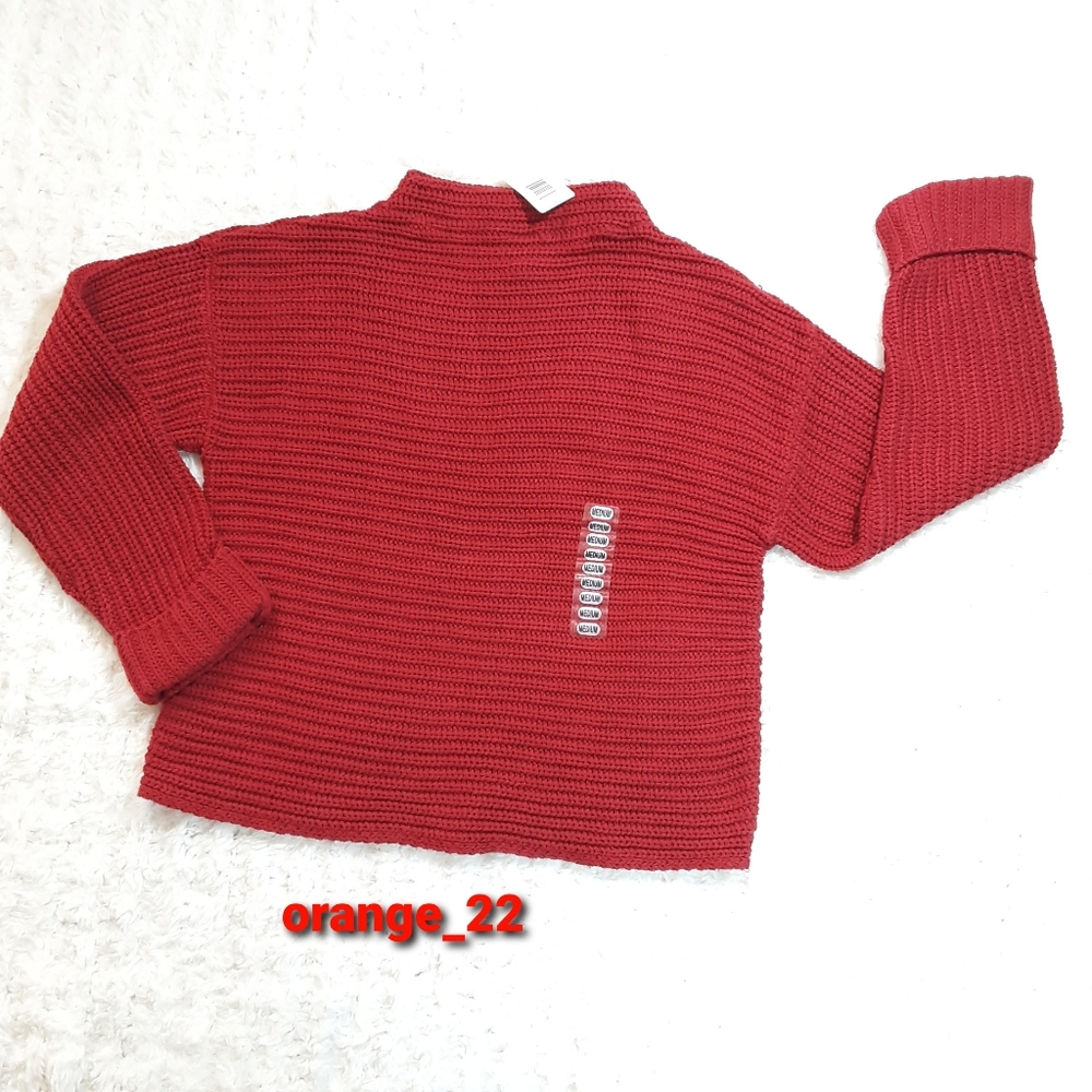 212 WOMEN'S SWEATER NWT